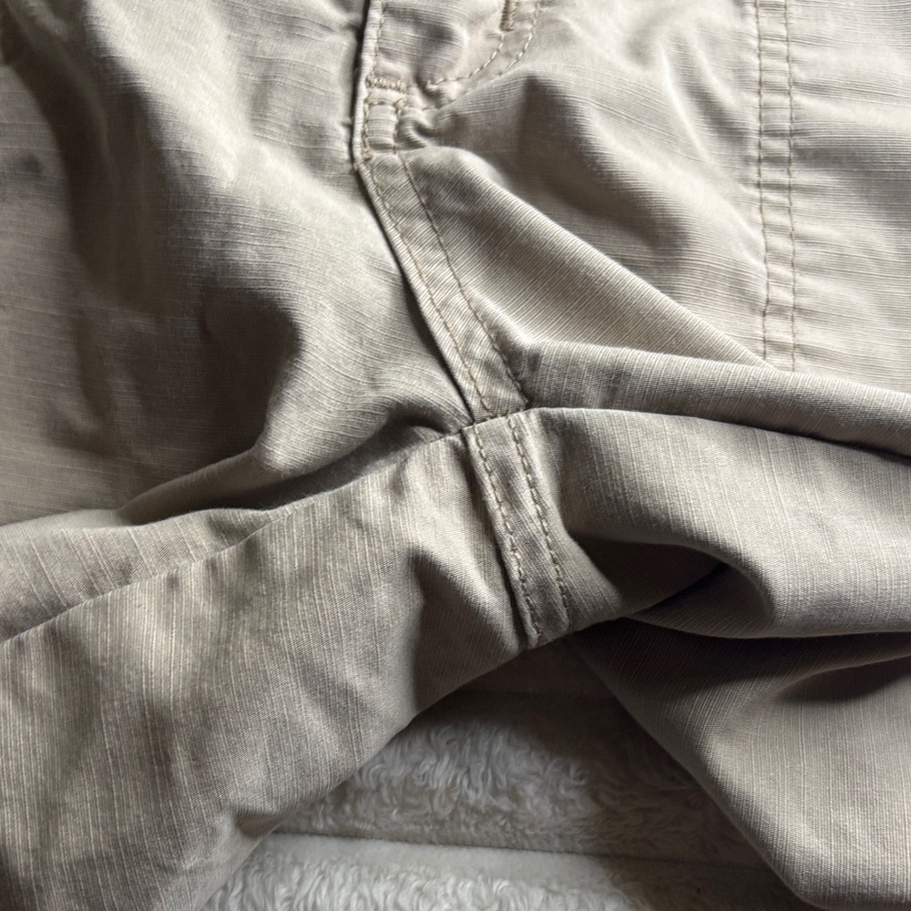 Carhartt Women's Tan Cargo Shorts - Picture 5 of 8
